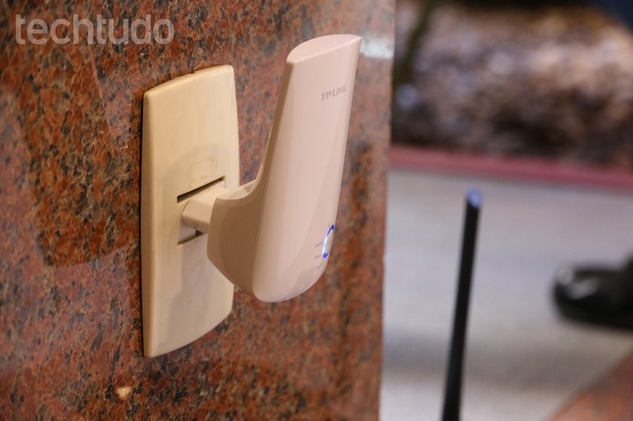 Repetidor tp-link (Foto: Luciana Maline/TechTudo)
